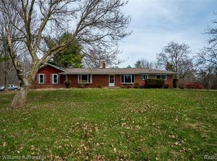 7090 Pontiac Trl, South Lyon, MI 48178