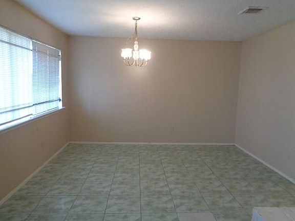 4th image of 1919 Ripple Creek Dr