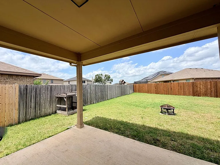 520 Cantebury Park Ln — Photo 18
