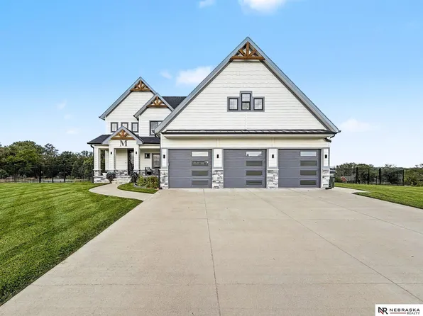 6612 Pawnee Cir, Omaha, NE 68152
