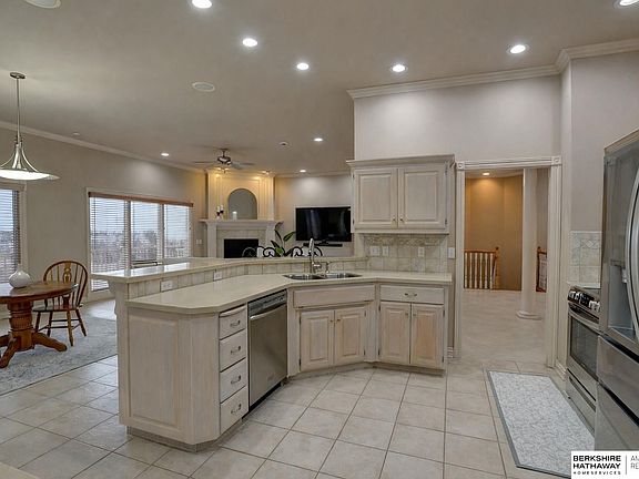 3rd image of 7105 N 117th Ave