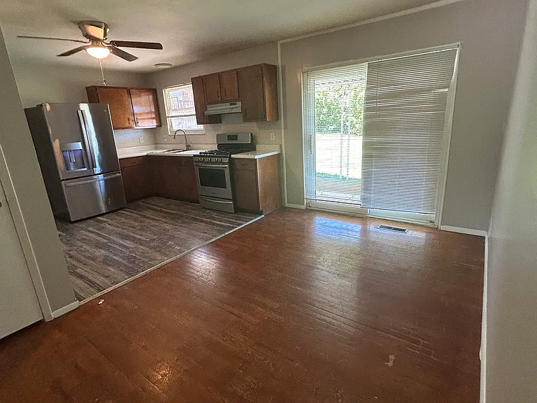 2511 Princess Dr — Photo 3