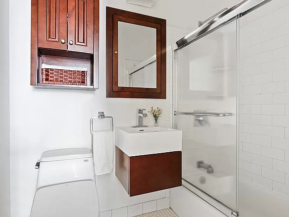 5th image of 134 E 16th St APT 4