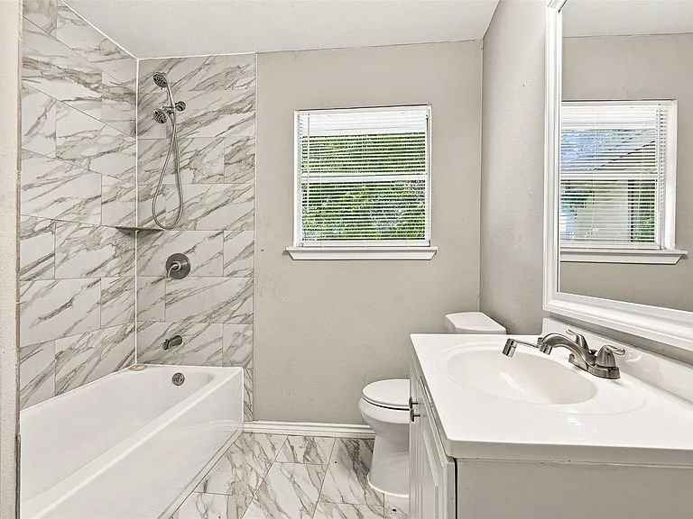 509 Avenue J — Photo 16
