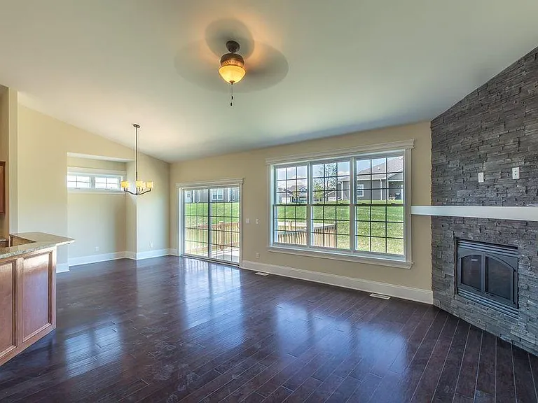52 Cobblestone Ln — Photo 4