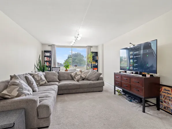 118-18 Union Turnpike image 2 of 11