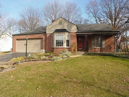 938 Robert Pl photo 1