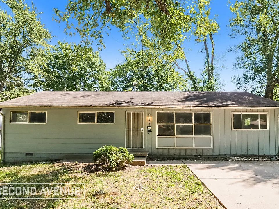7605 E 111th Ter