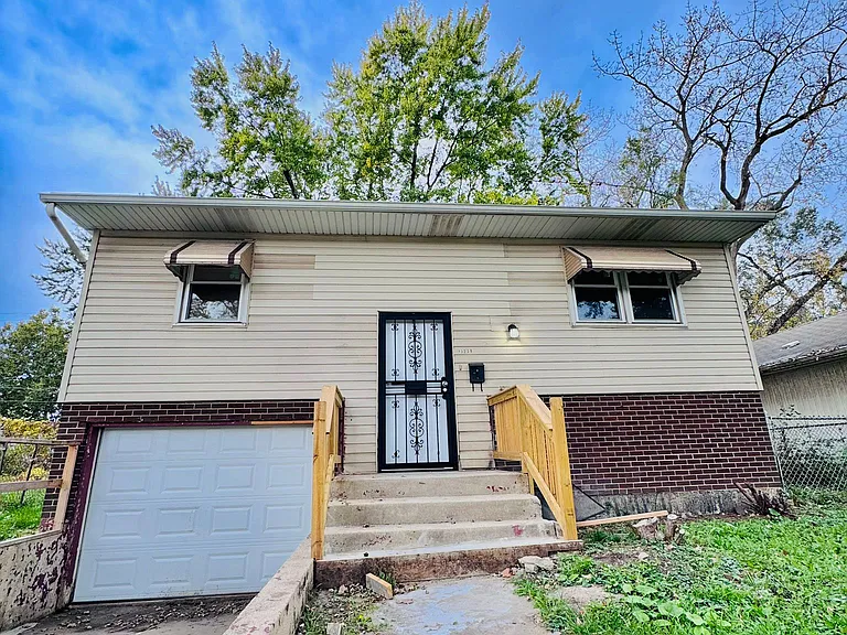 13230 S Saint Lawrence Ave — Photo 6