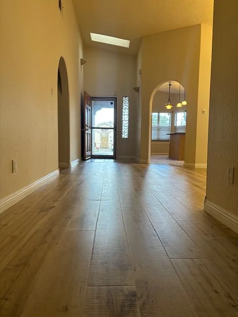 3 bed, 1900 sqft, $2,200 — Photo 3