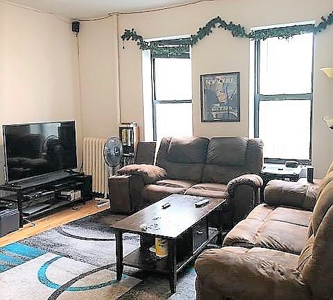 2nd image of 242 E 50th St APT 4A1