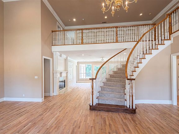 3rd image of 2533 Vista Creek Ct
