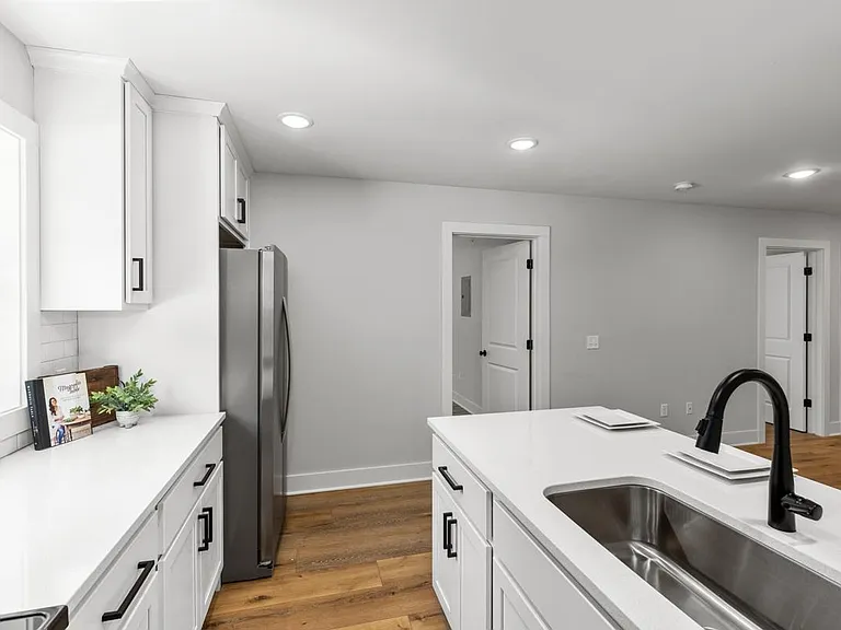 960 Diamond Ave NE #3 — Photo 6