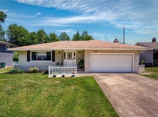 6273 Gale Dr, Seven Hills, OH 44131
