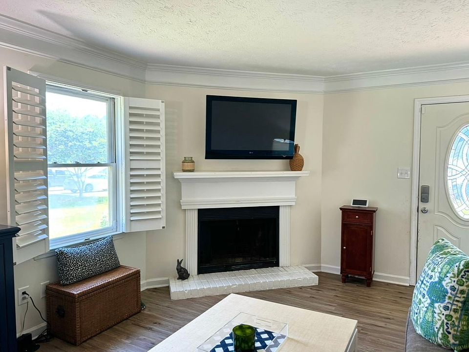 1st image of 232 Seagraves Dr #232