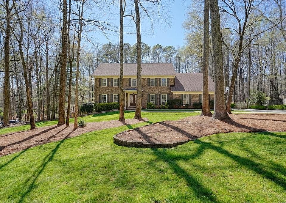 1st image of 235 Oak Leaf Cir