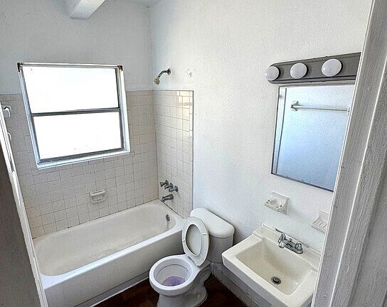 2nd image of 5261 Alhambra Dr APT 24