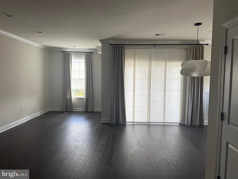 201 Charles Ellis Dr — Photo 6