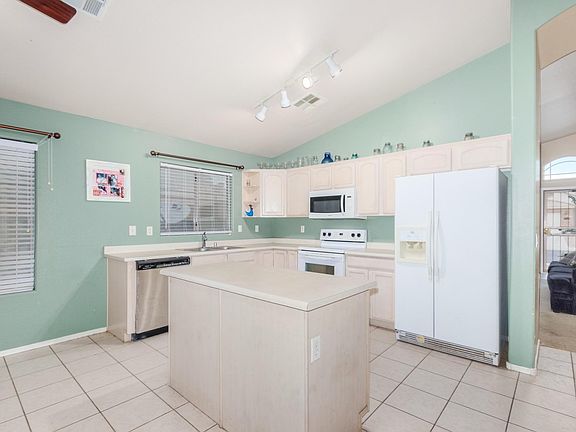 3rd image of 13393 W Ventura St