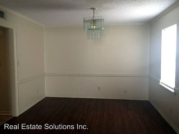 5th image of 913 Glastonbury Cir #B