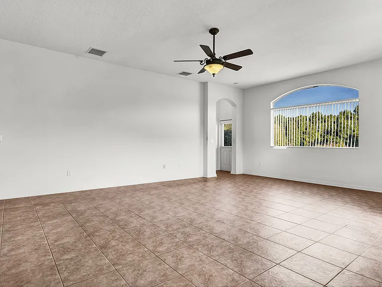 1341 Salmonberry St — Photo 24