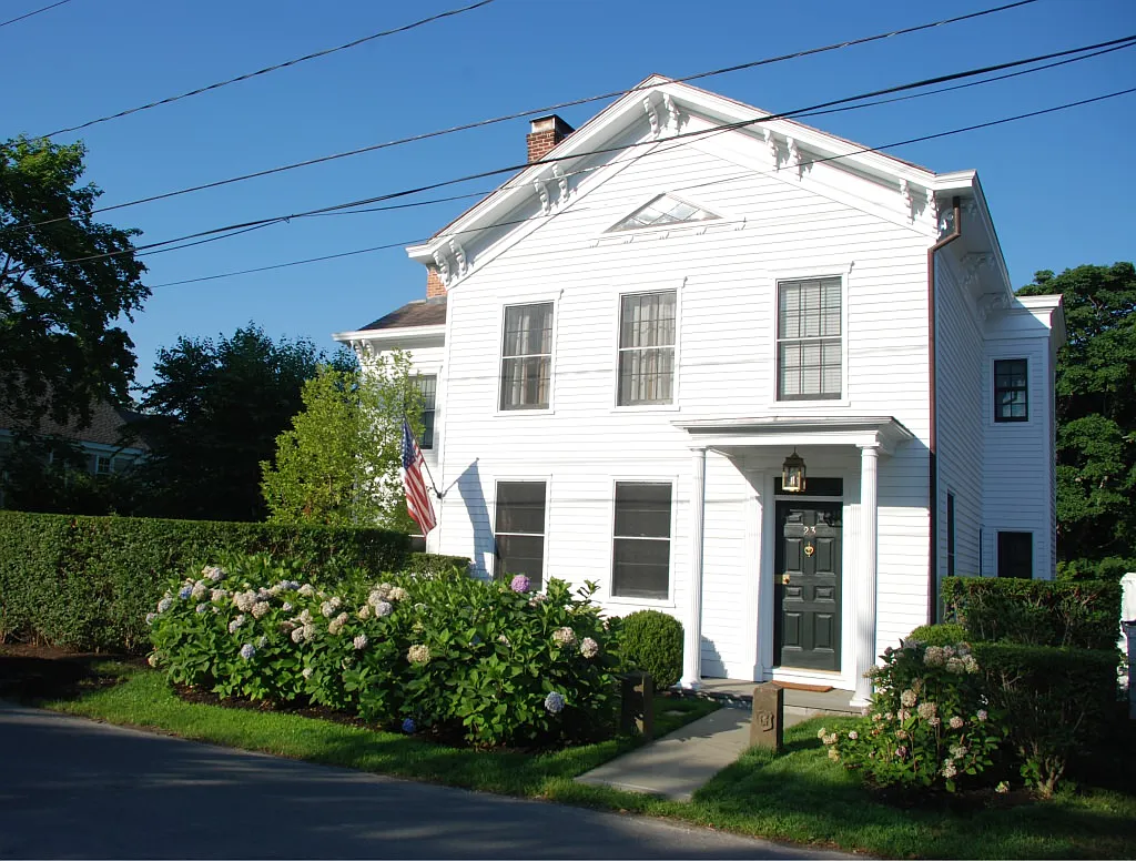 Classic Sag Harbor Village — Photo 2