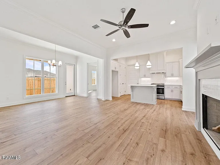 128 Oak Village Dr — Photo 6
