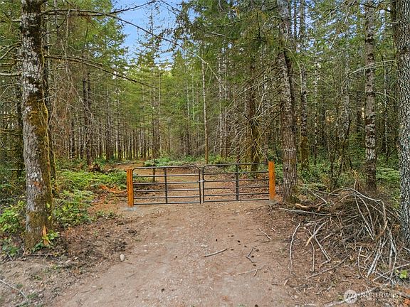 2nd image of 131 E Webb Hill Road