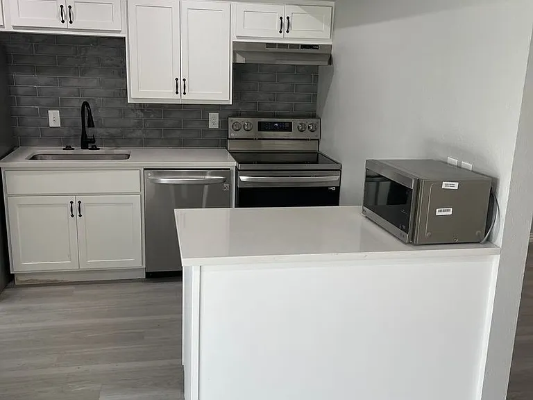 4652 Matilda St #H — Photo 3