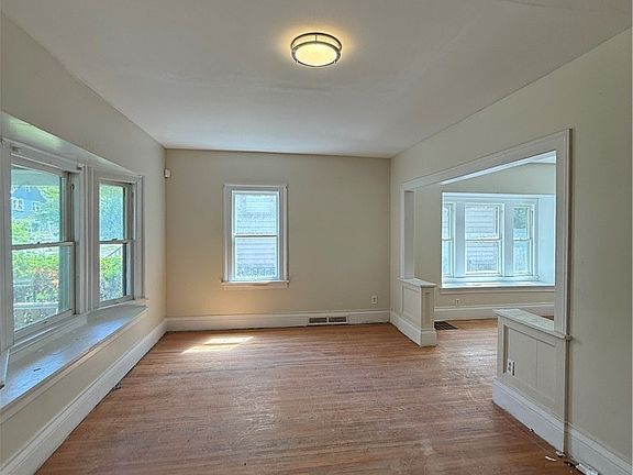 3rd image of 143 Raeburn Ave