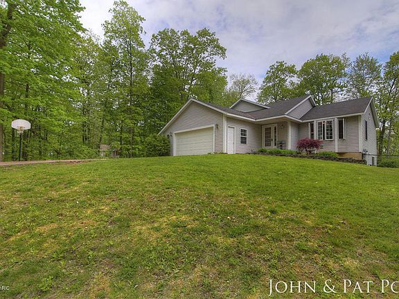 3rd image of 6269 Hazelgreen Dr NE