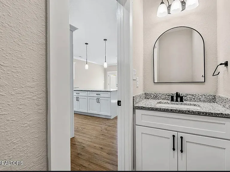 721 Haig St — Photo 10