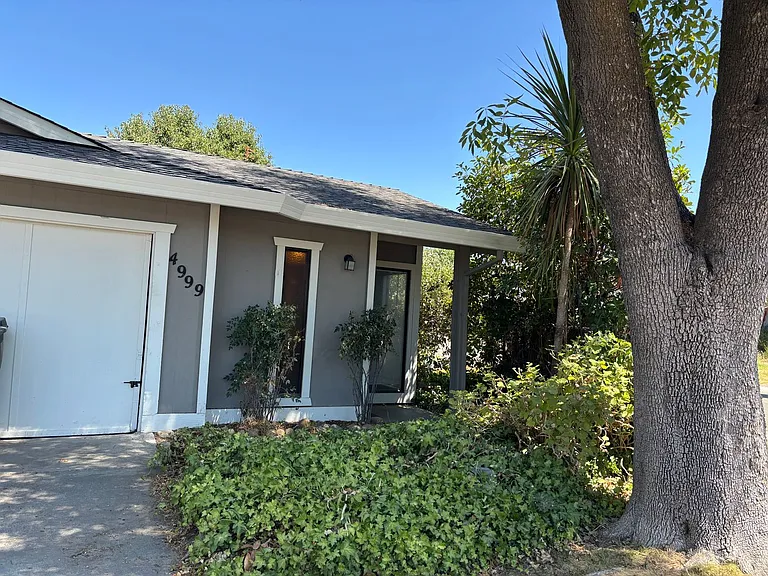 4999 Curve Wood Way — Photo 1