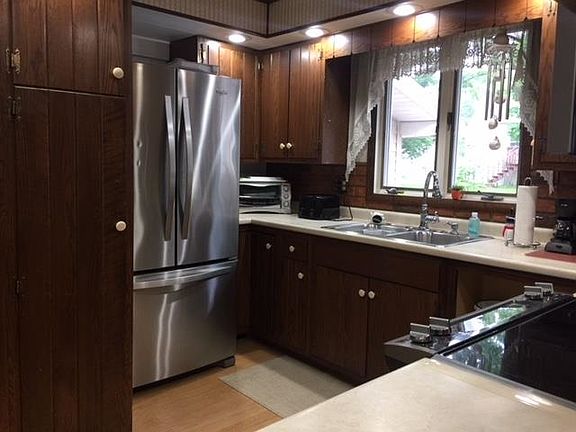 3rd image of 4 Claremont Ave