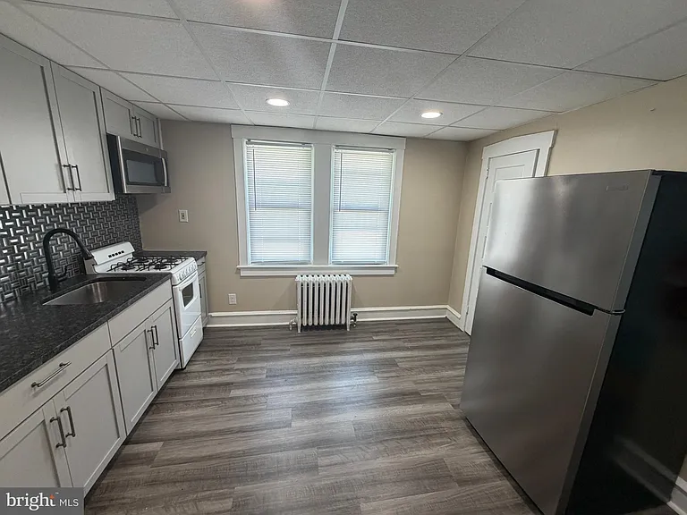 25 College Ave #B — Photo 8