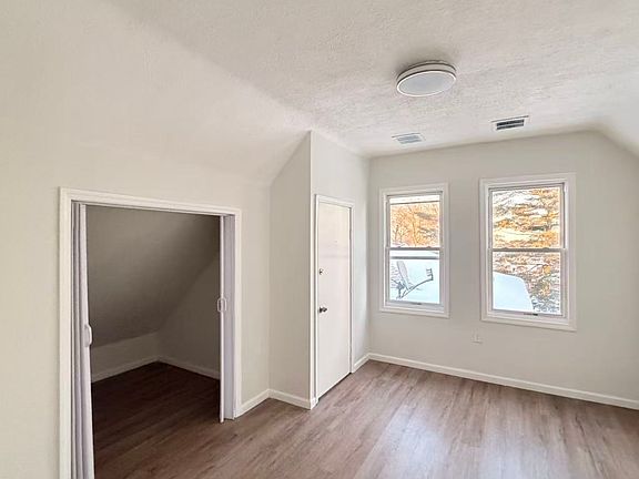 4th image of 546 E Blancke St #5F