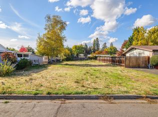 726 SW Greenwood Ave, Grants Pass, OR 97526