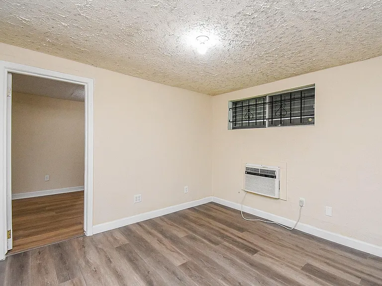 4021 Eddie St — Photo 15