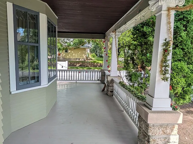 1953 Laurel Ave — Photo 6