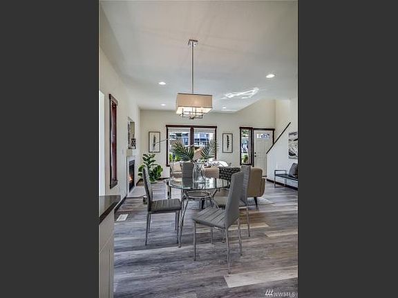 3rd image of 3814 Hoyt Ave