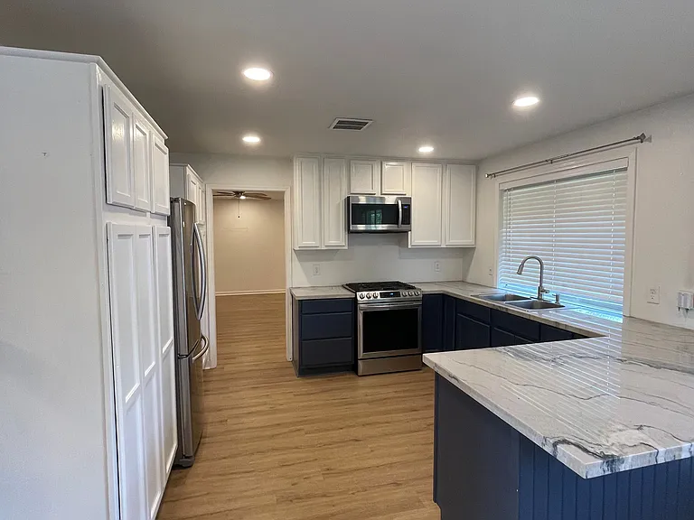 2102 Emerson St — Photo 4