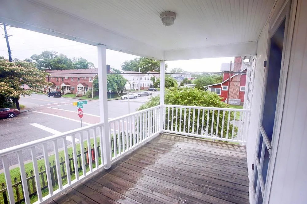 2 bed, 850 sqft, $1,950 — Photo 1