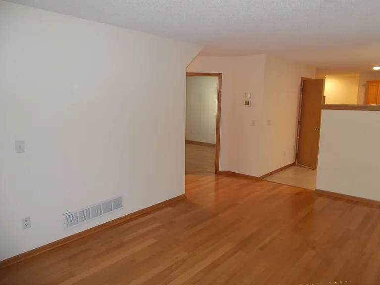 1020 Stinson St — Photo 4