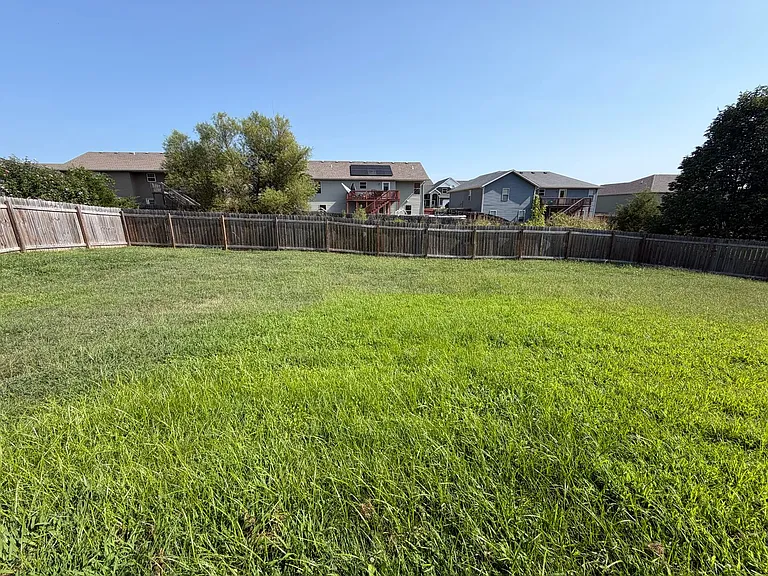 135 Lyle Curtis Cir — Photo 30