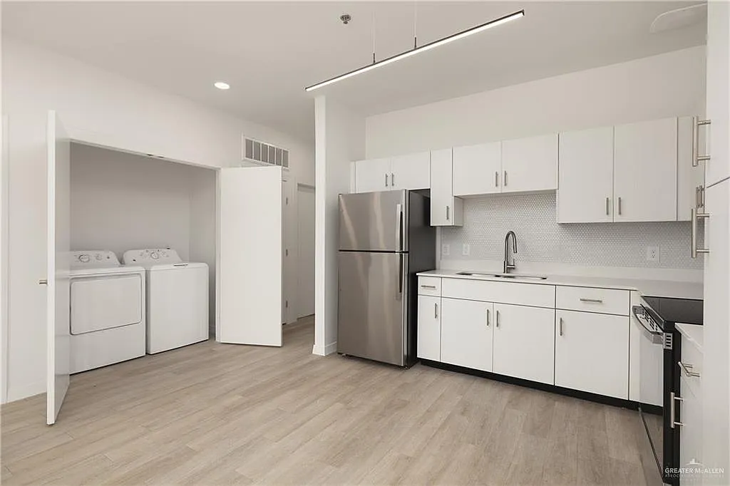 3 bed, 2.0 bath, $1,775 — Photo 2