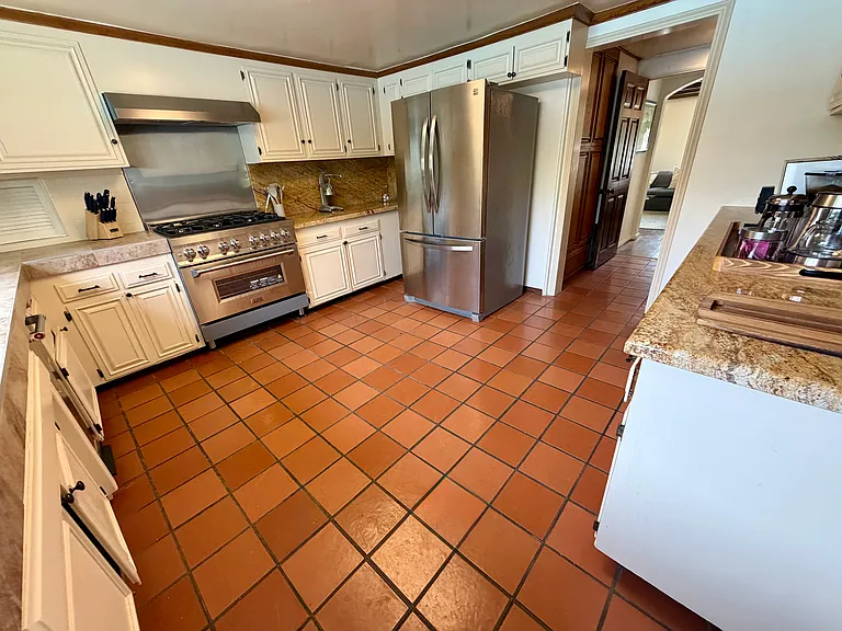 311 Amalfi Dr — Photo 56