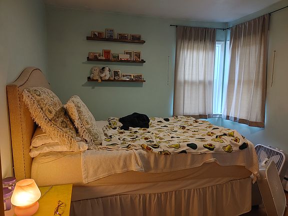 2nd image of 718 E Foster Ave #2