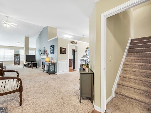 3rd image of 537 Vickers Ln