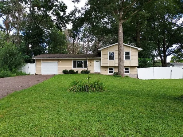 1353 State St, Houlton, WI 54082