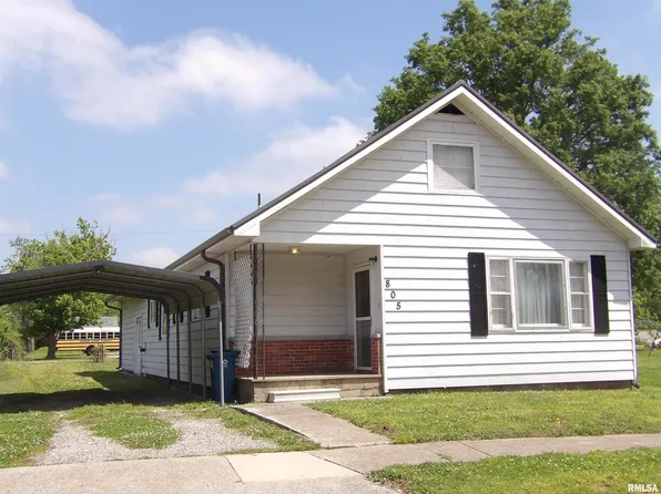 805 E McKenzie St, Benton, IL 62812